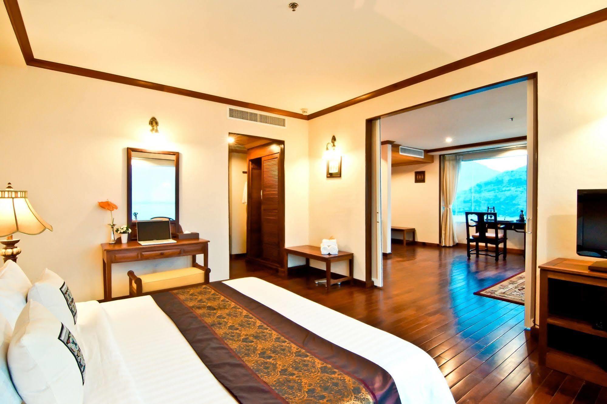 פקסה Champasak Grand Hotel מראה חיצוני תמונה