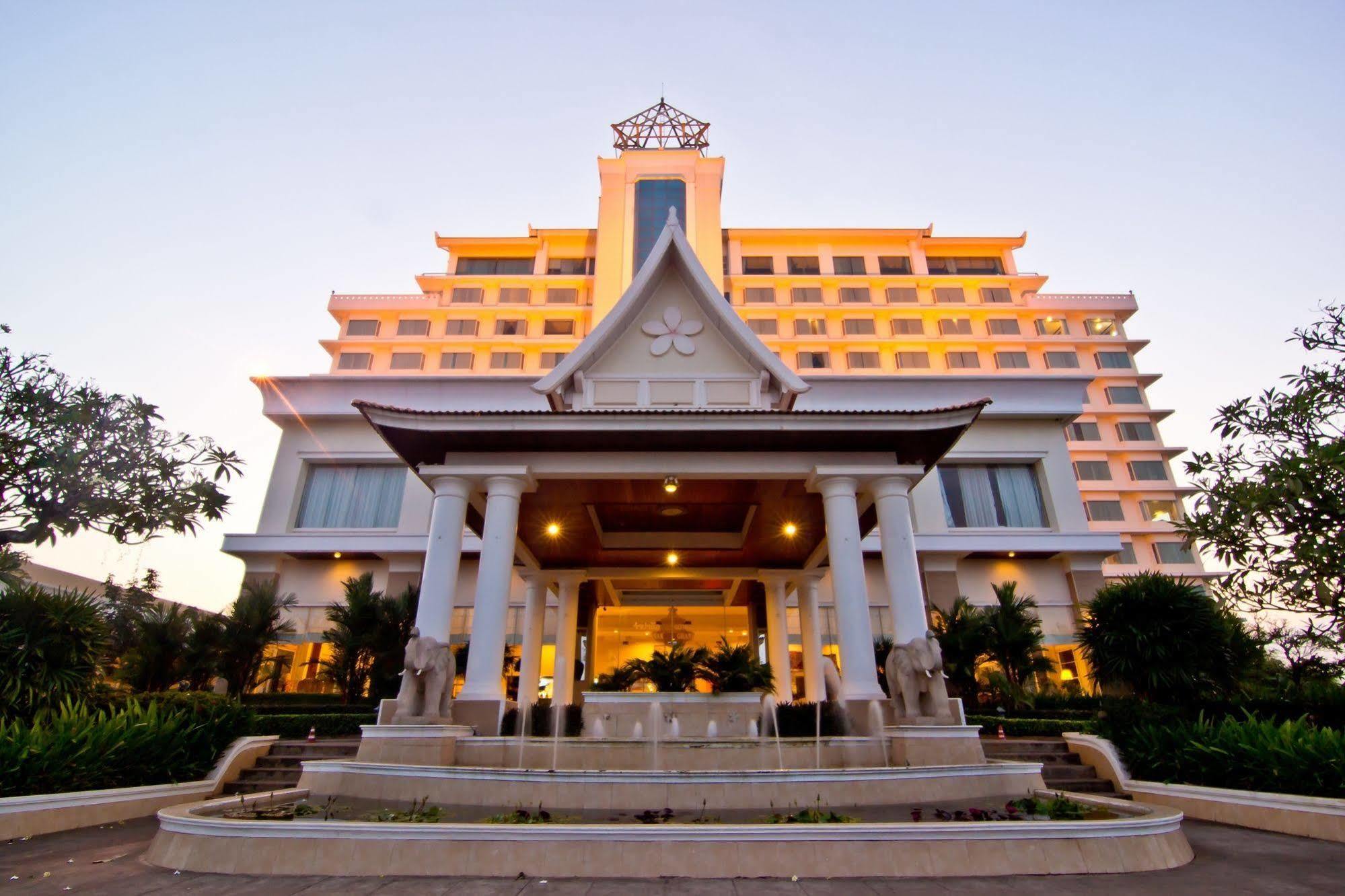 פקסה Champasak Grand Hotel מראה חיצוני תמונה